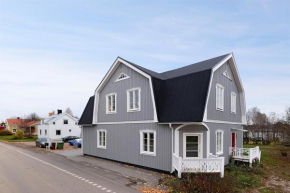 Guestly Homes - 4BR Charming Apartment, Piteå